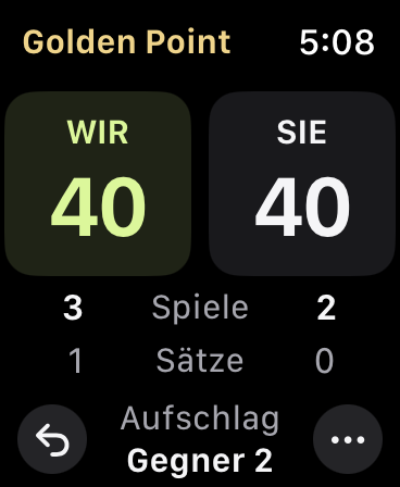 Golden Point bei 40–40, Spielstand 3–2, Satzstand 1–0. Der nächste Aufschläger steht unter dem Punktestand.