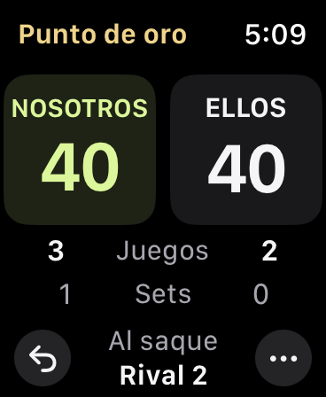 Punto de oro con 40–40, juegos 3–2, sets 1–0 y el siguiente sacador debajo del marcador.